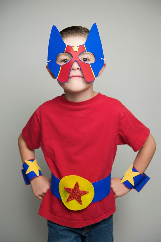 DIY Superhero Costumes For Kids
 DIY Simple No Sew Superhero Costume Craft