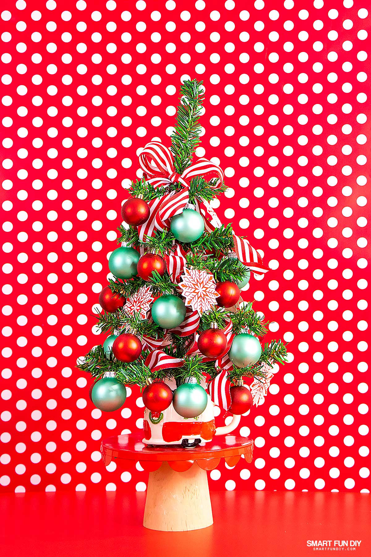 DIY Tabletop Christmas Tree
 DIY Vintage Trailer Tabletop Christmas Tree