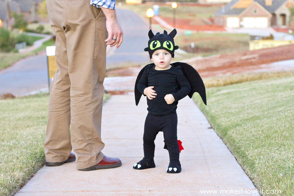 DIY Toothless Costume
 DIY Toothless Costume "How To Train Your Dragon"