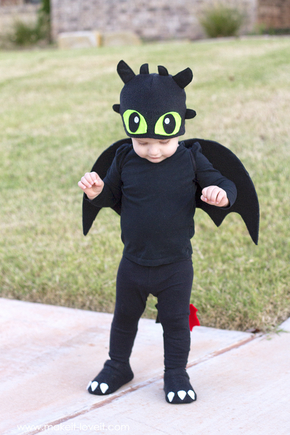 DIY Toothless Costume
 DIY Toothless Costume "How To Train Your Dragon"