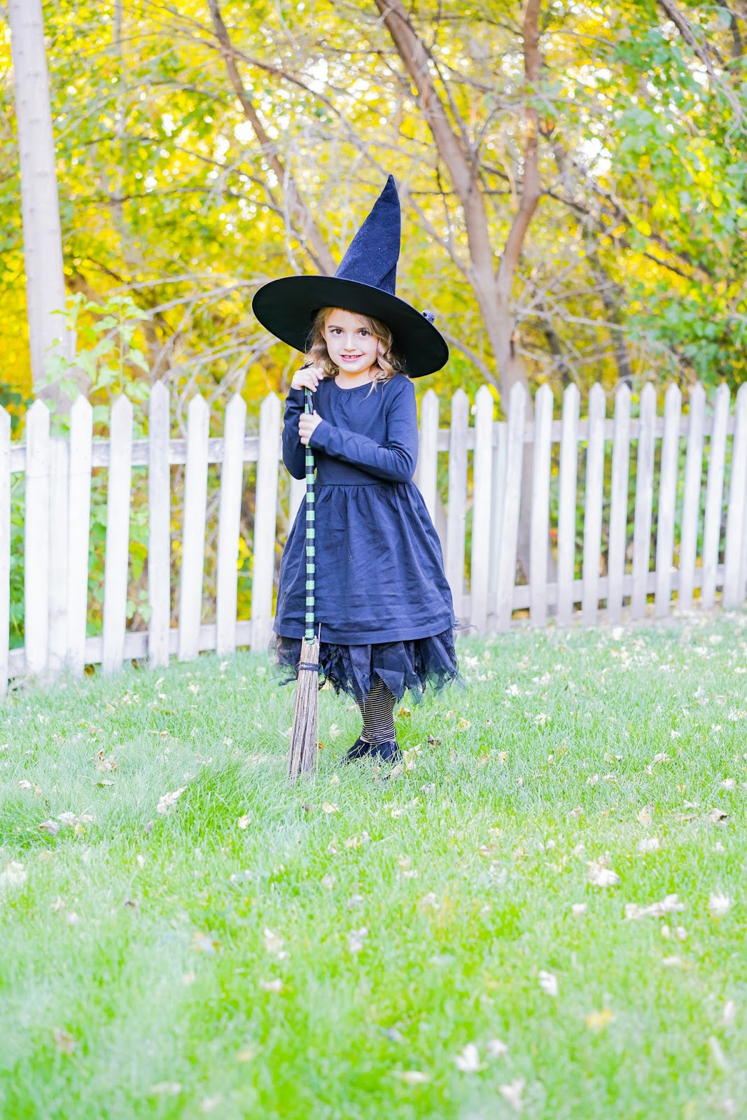 DIY Witch Costume
 do it yourself divas DIY No Sew Witch Costume