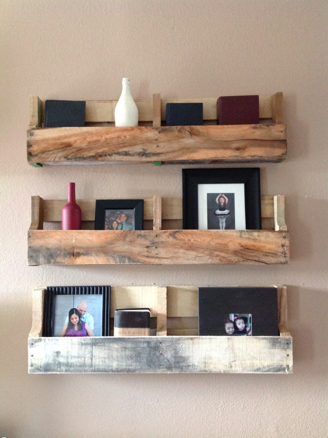DIY Wood Pallet Shelf
 Wood Pallet Shelves Ideas from DIY