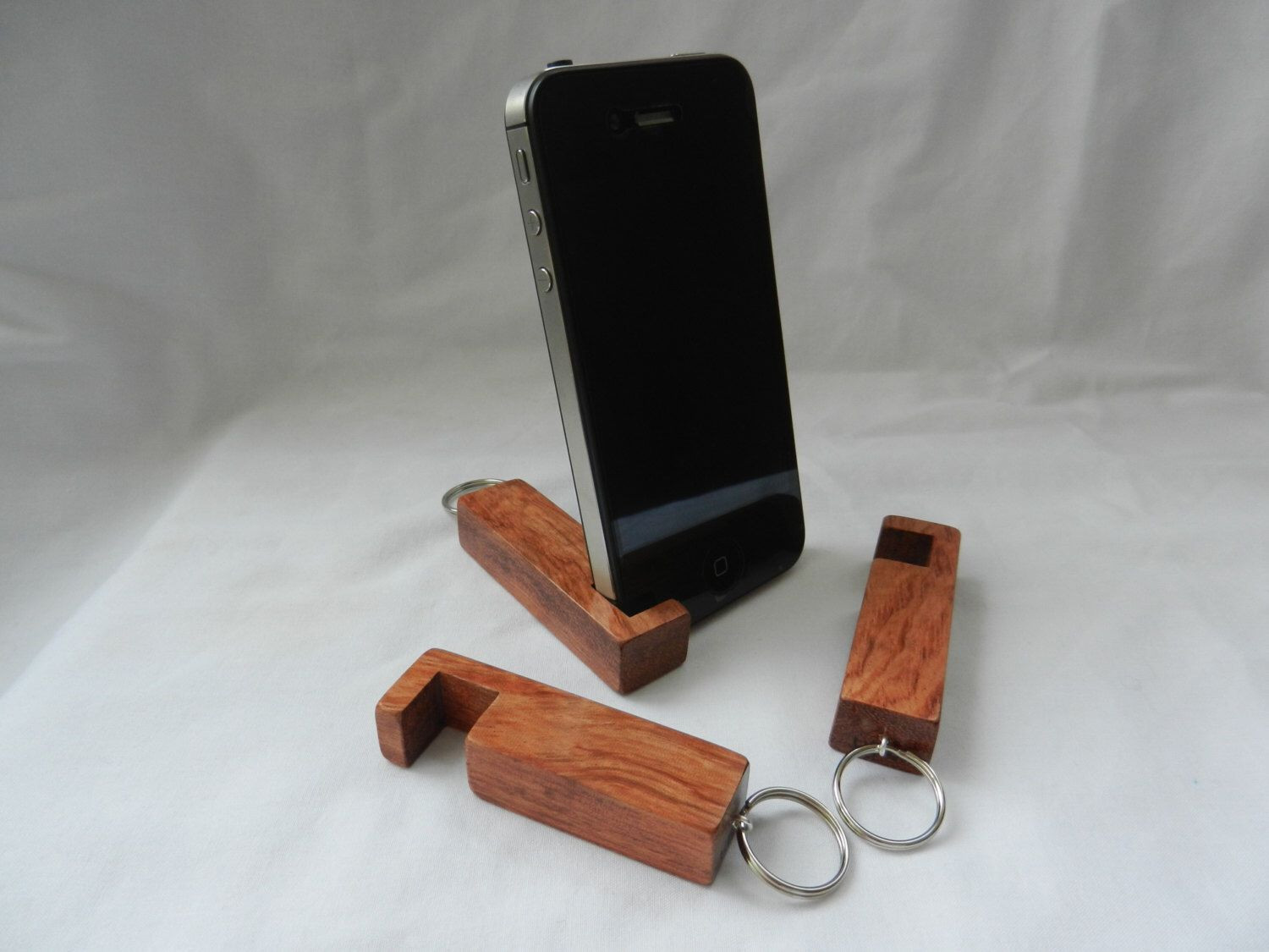 DIY Wooden Phone Stand
 For the tech people in my life pact wooden phone stand