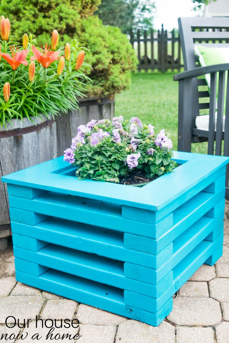 DIY Wooden Planter
 Remodelaholic