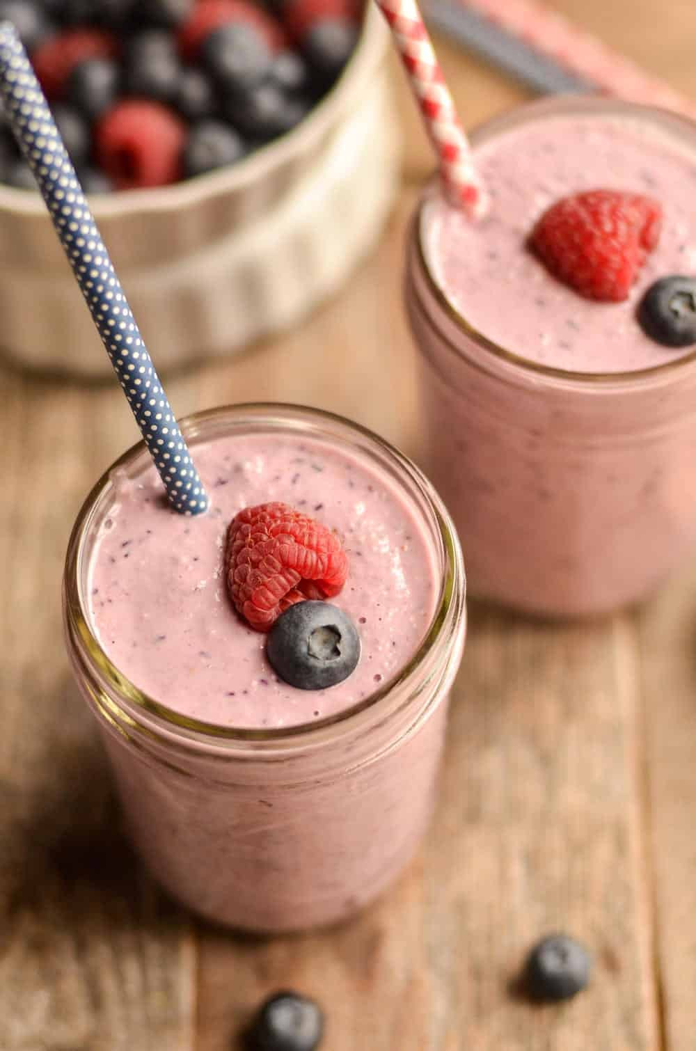 Do Smoothies Have Fiber
 Mixed Berry Oatmeal Smoothie with Chia Seeds diycandy