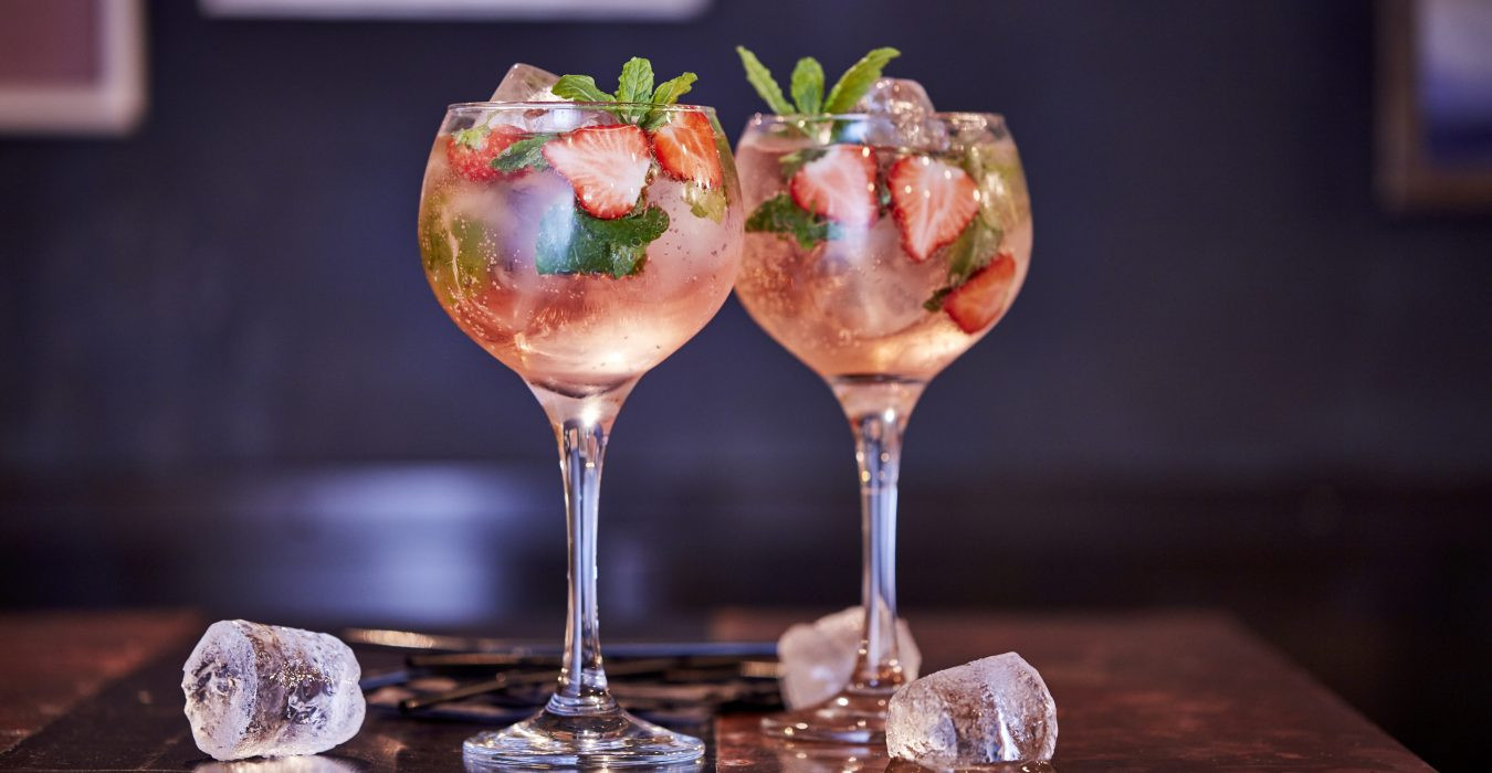 Drinks To Make With Gin
 Pink Gin Cocktail Recipe Ideas Prosecco