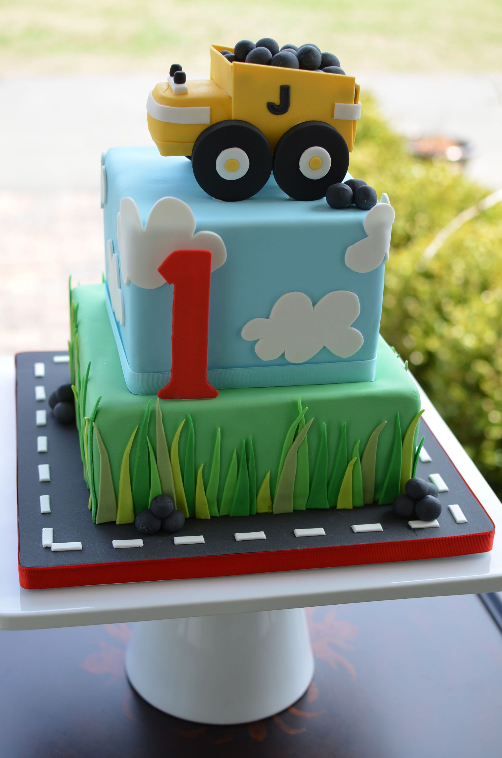 Dump Truck Birthday Cake
 Dump Truck 1St Birthday Cake