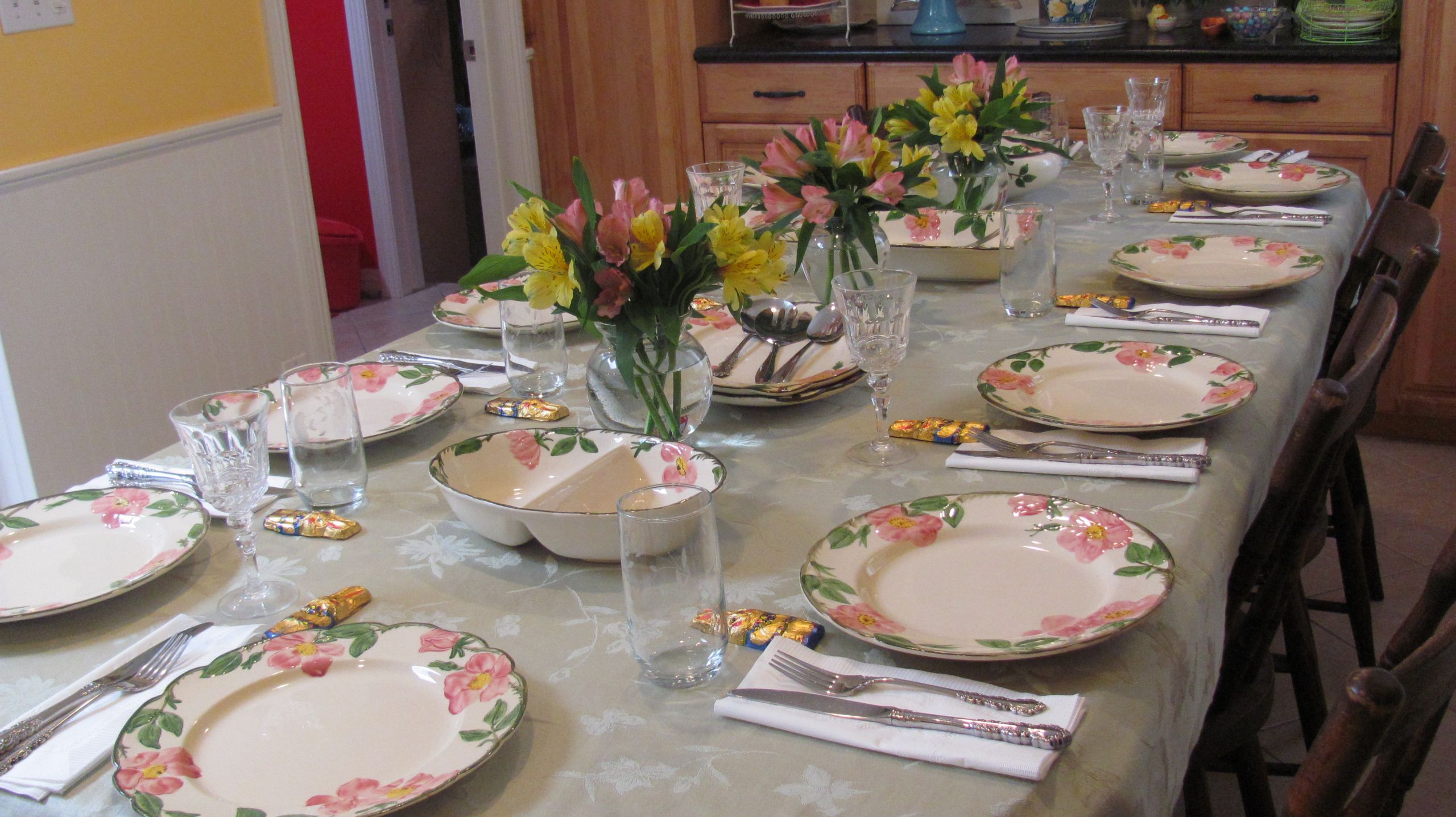Easter Dinner Table
 Easter Table setting