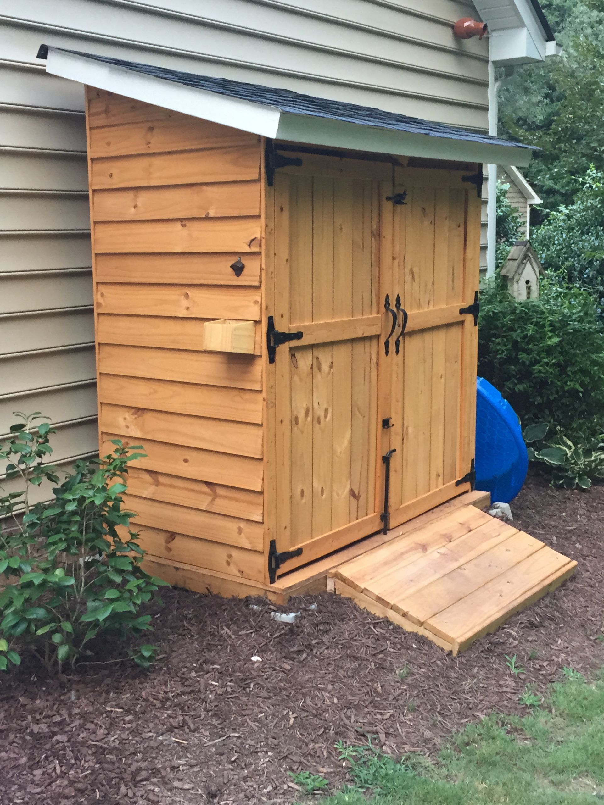 Easy Backyard Storage
 Ana White