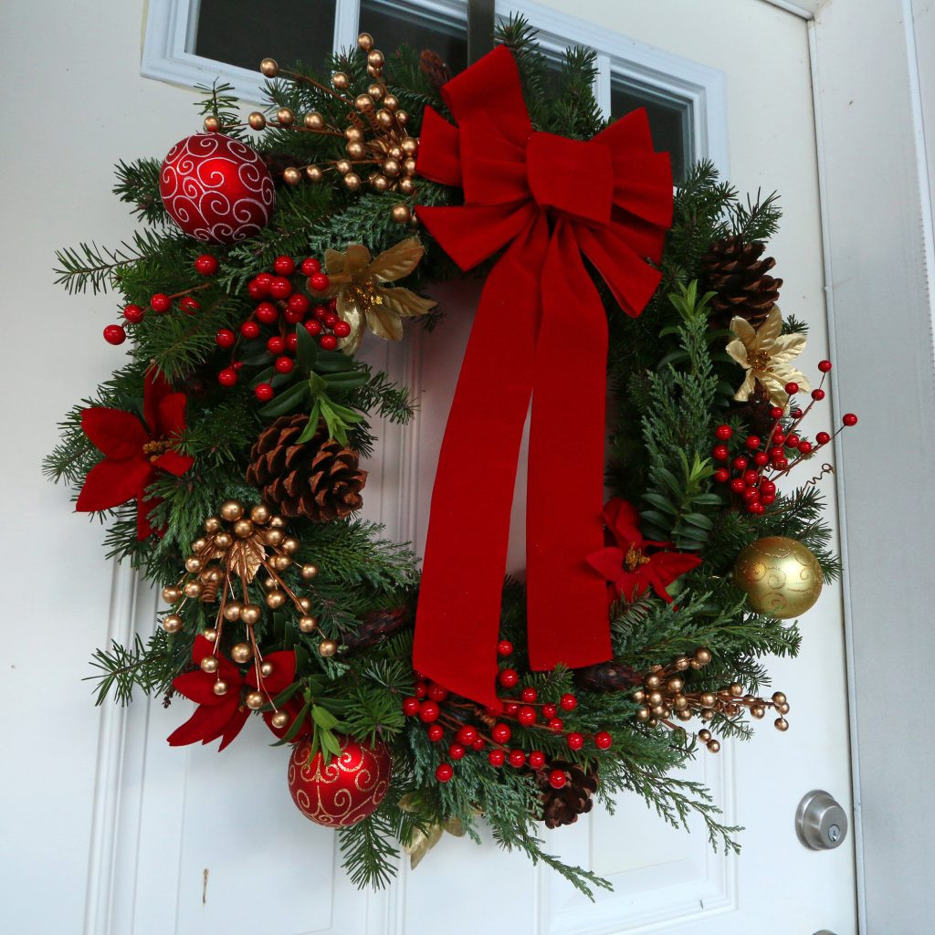 Easy DIY Christmas Wreath
 How To Make a "Gourmet" Homemade Christmas Wreath & Simple