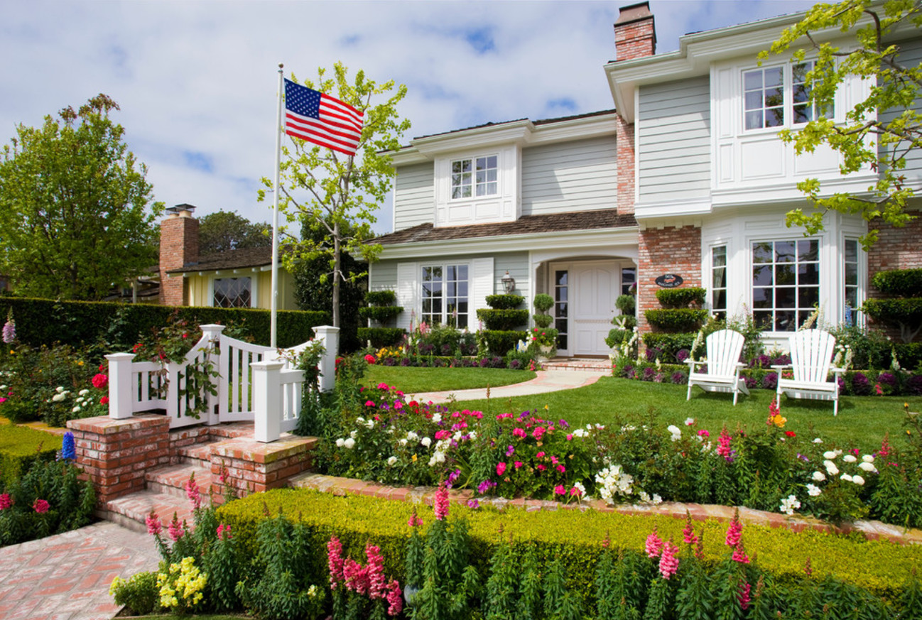 Easy Front Yard Landscape
 Prepare Your Yard for Spring with These Easy Landscaping