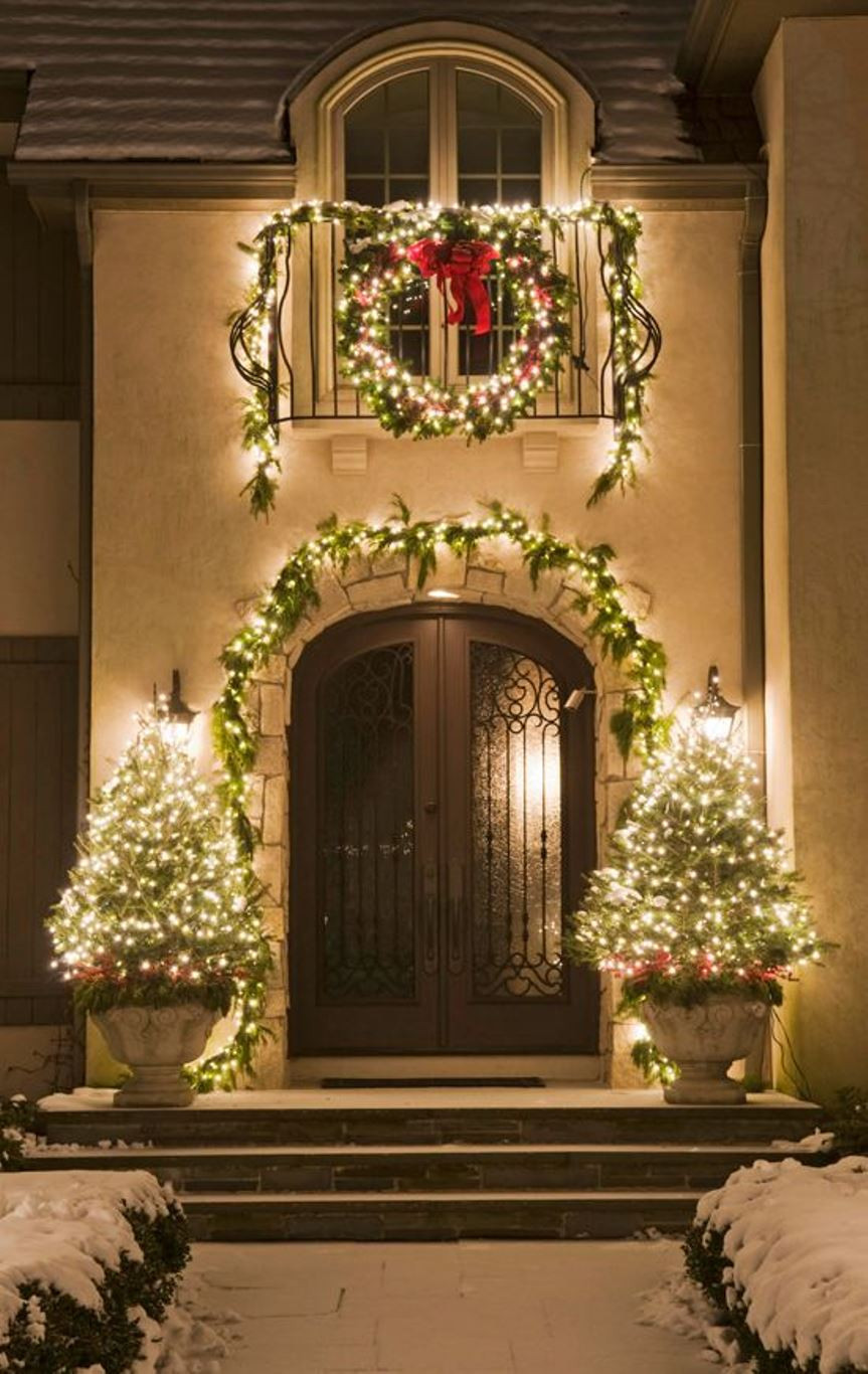 Easy Outdoor Christmas Decorations
 BEAUTIFUL OUTDOOR CHRISTMAS PORCH DECORATION IDEAS