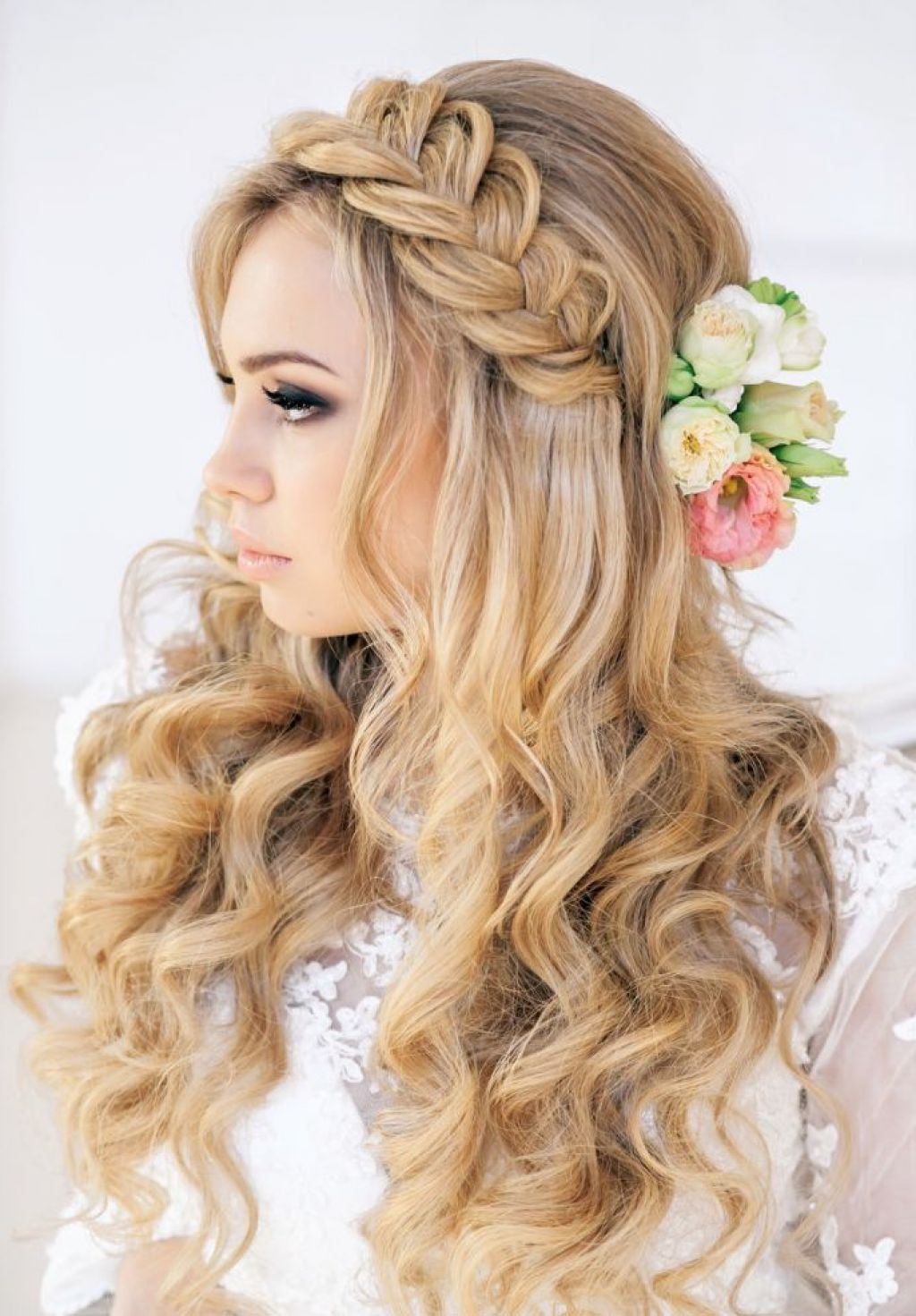 Elegant Prom Hairstyles
 65 Prom Hairstyles That plement Your Beauty Fave