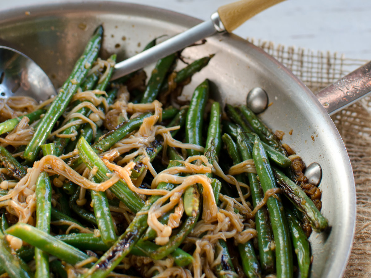 Enoki Mushrooms Stir Fry
 Spicy Green Bean and Enoki Mushroom Stir Fry with Garlic