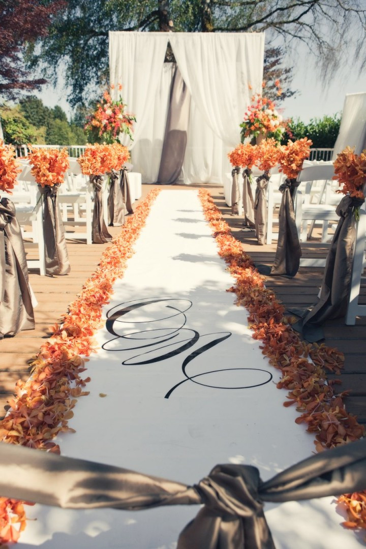 Fall Colors For Weddings
 Romantic Canada Wedding with Warm Fall Colors MODwedding
