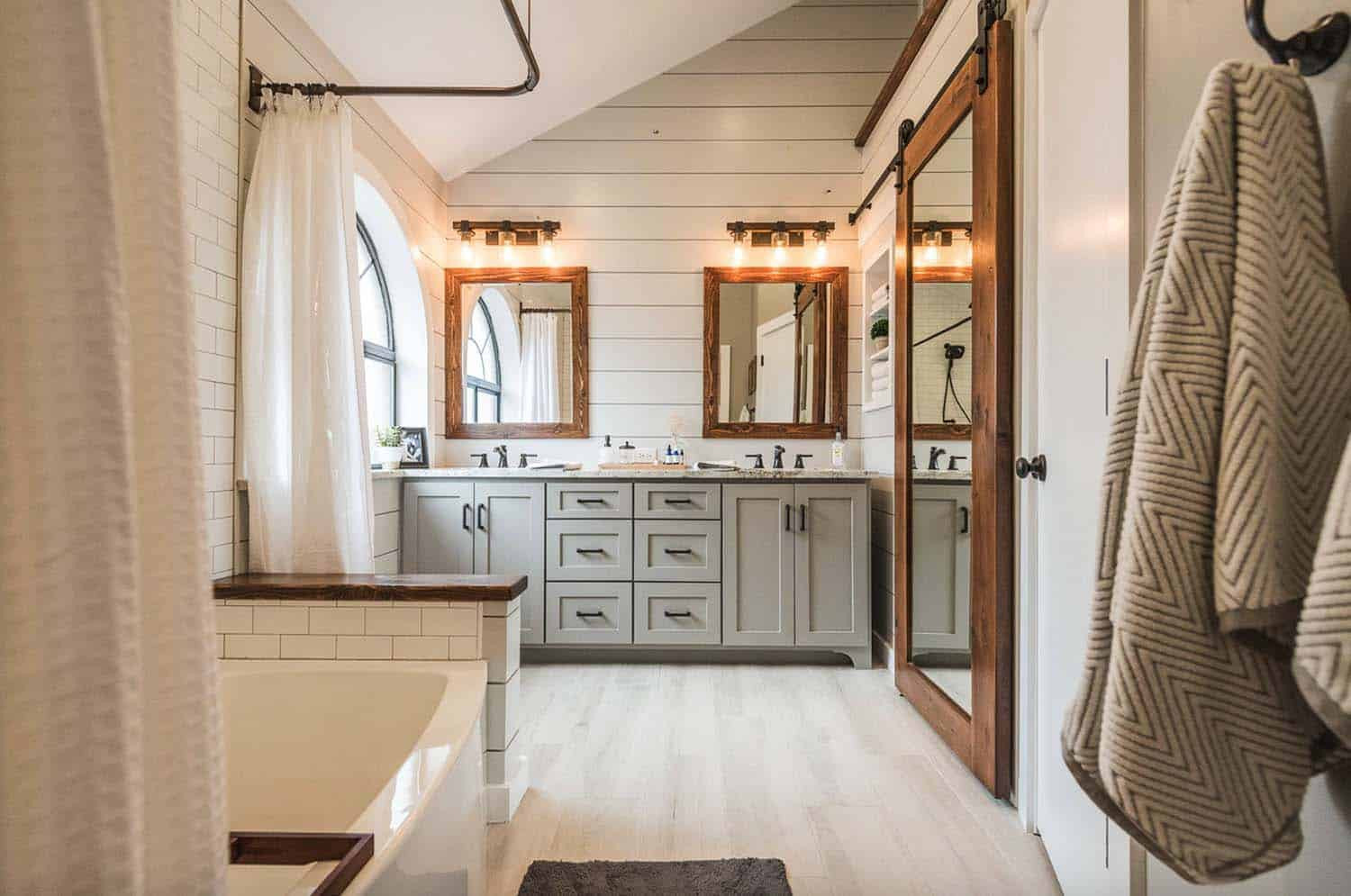 Farmhouse Master Bathroom
 21 Gorgeous farmhouse style bathrooms you will love