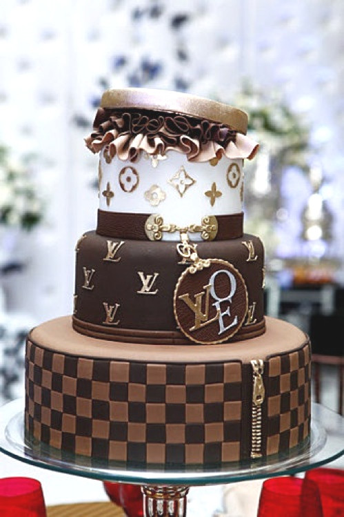 Fashion Birthday Cake
 30 Best Designer Fashion Birthday Cakes TrendSurvivor