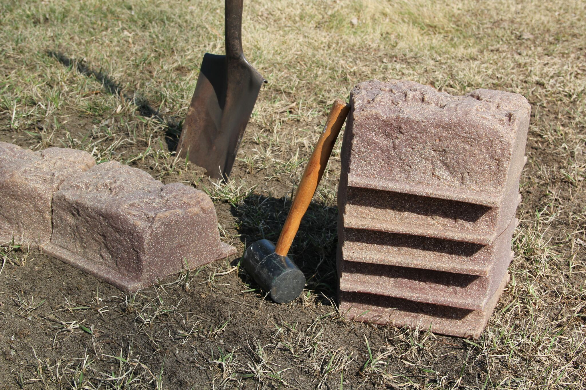 Faux Stone Landscape Edging
 DekoRRa Faux Stone Border Edging