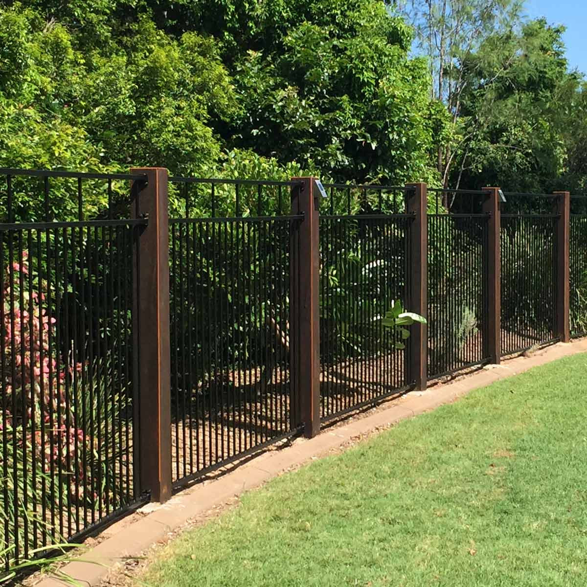 Fence Pictures For Backyard
 6 Fascinating Ideas For Decorating Garden Fence