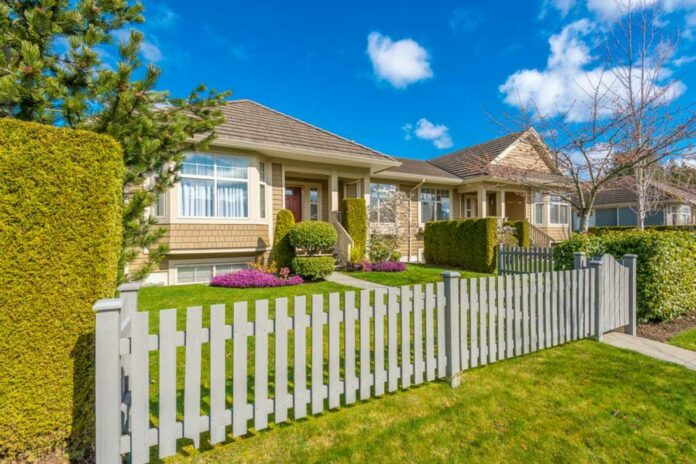 Fence Pictures For Backyard
 Advantages of Installing Fencing in Your Yard · Wow Decor