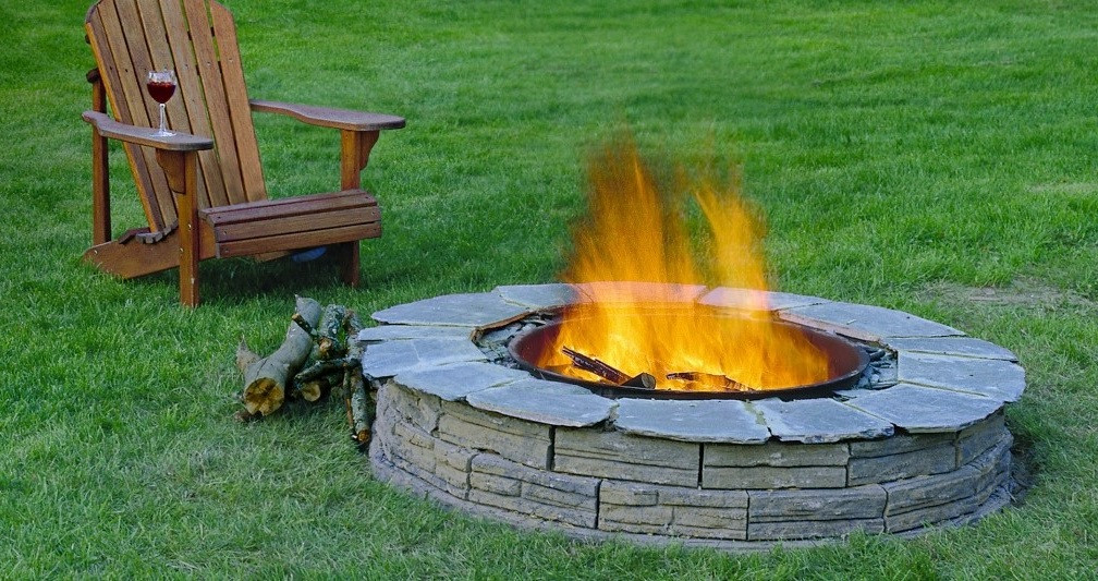 Fire Pits In Backyard
 Build Your Own Backyard Fire Pit A Do It Yourself Guide