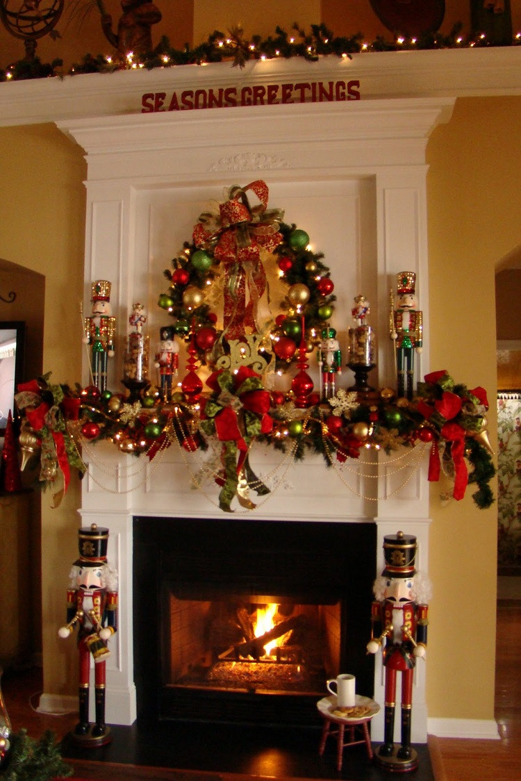 Fireplace Christmas Decoration
 Prepare your home for Christmas