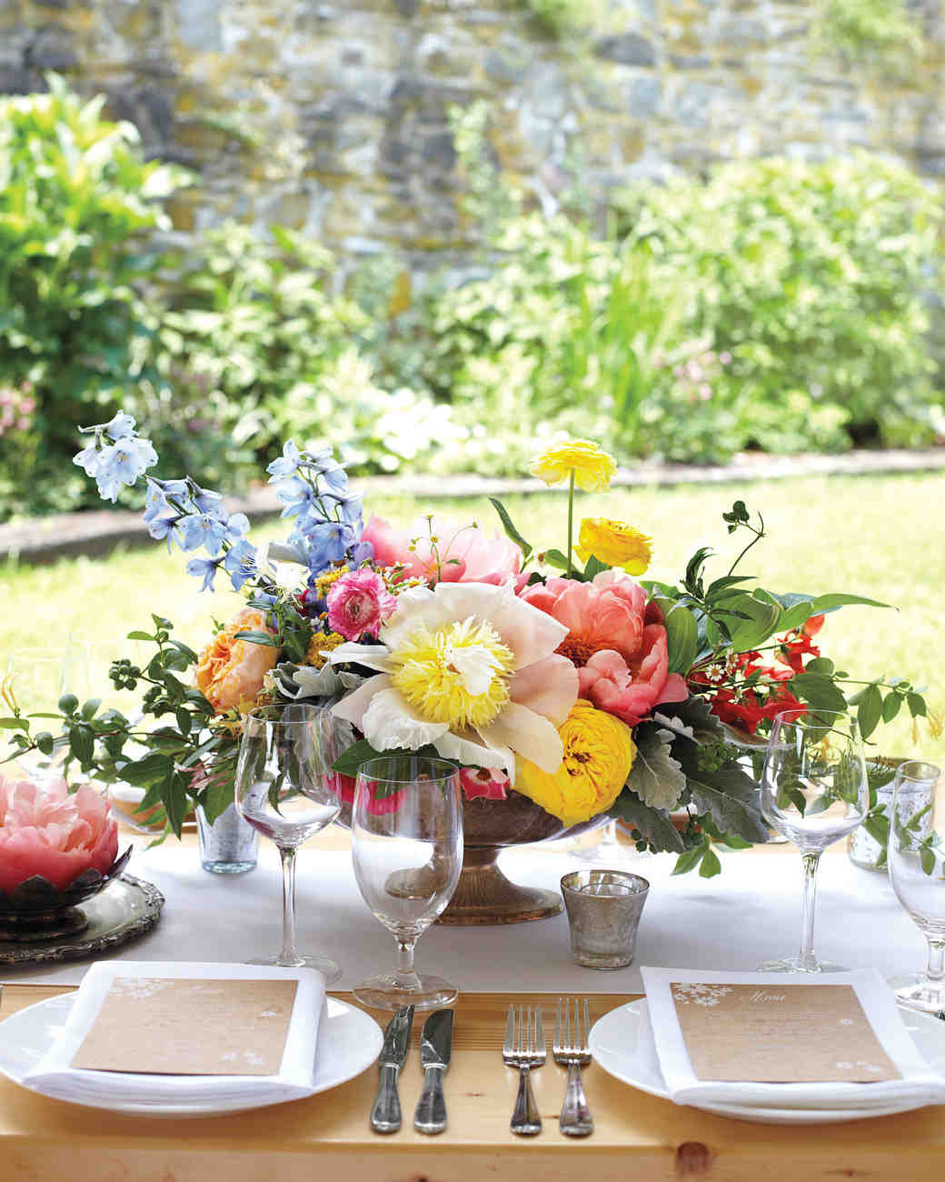 Flower Arrangements For Wedding Tables
 40 of Our Favorite Floral Wedding Centerpieces