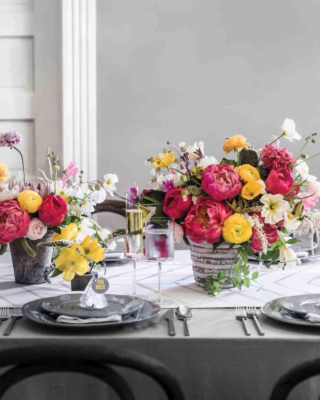 Flower Arrangements For Wedding Tables
 Spring Wedding Flower Ideas from the Industry s Best