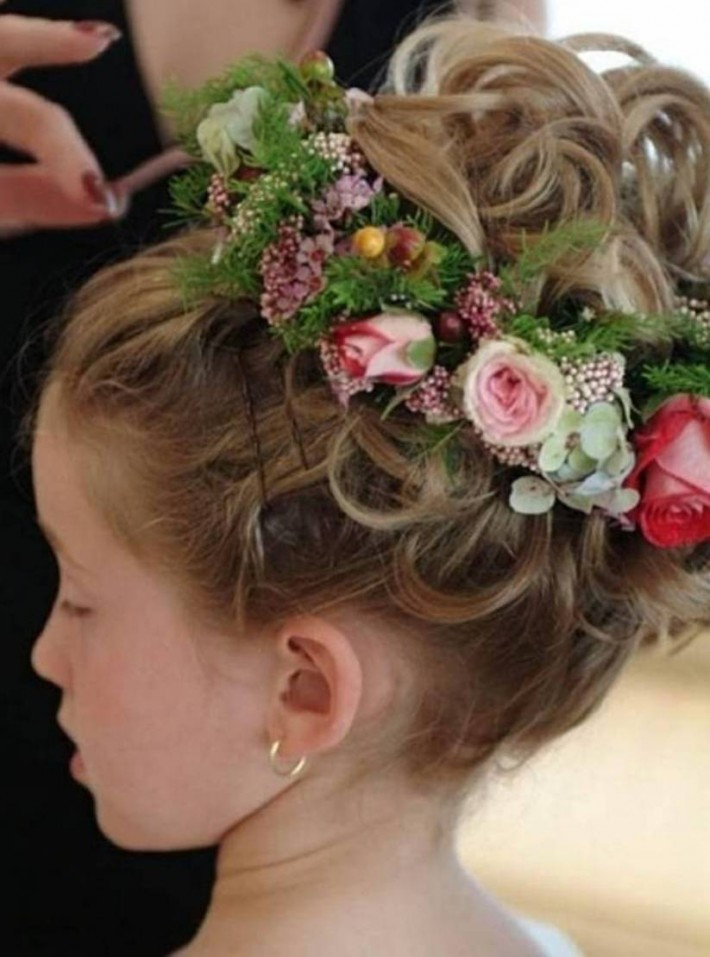 Flower Girl Updos For Weddings
 Lovely updo for girls with curls and flower decorations