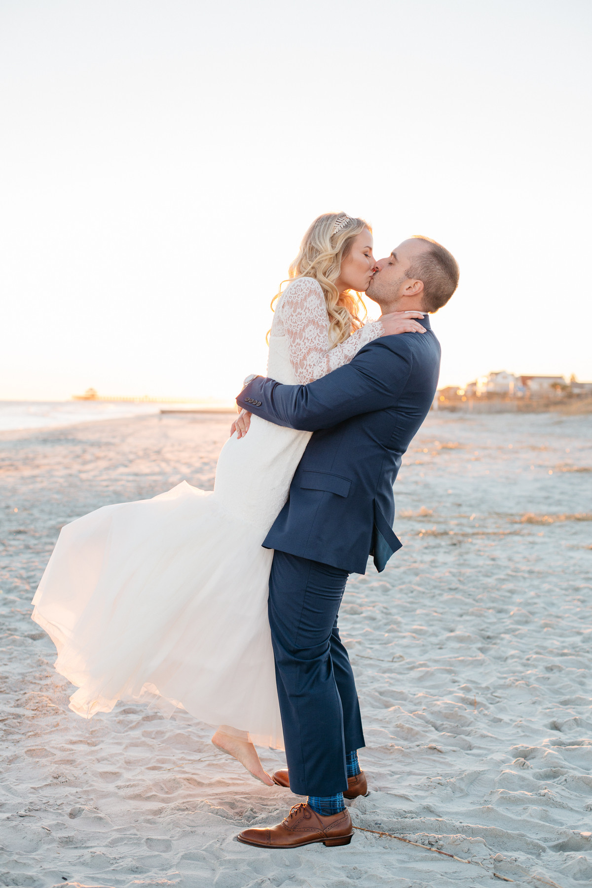 Folly Beach Weddings
 Folly Beach Wedding grapher Priscilla Thomas