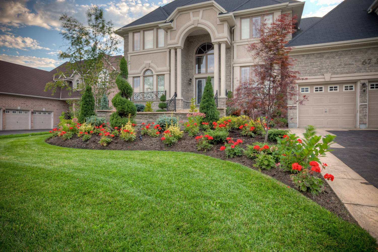 Front Yard Landscape Picture
 Some Ideas of Front Yard Landscaping for a Small Front