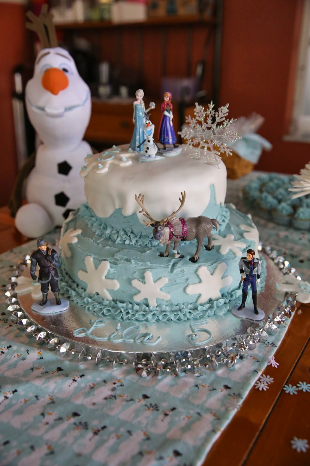 Frozen Birthday Cakes Images
 Frozen Fractals All Around Must Haves for a Frozen
