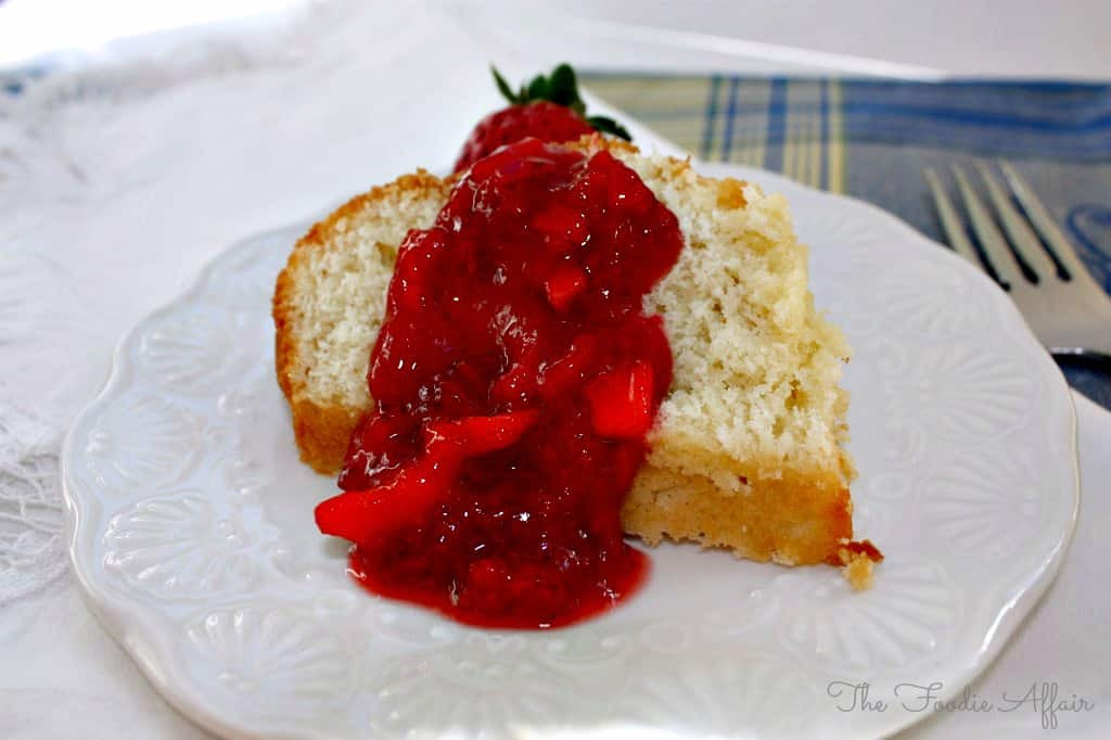 Fruit Toppings For Pound Cake
 Pound Cake with Strawberry Sauce