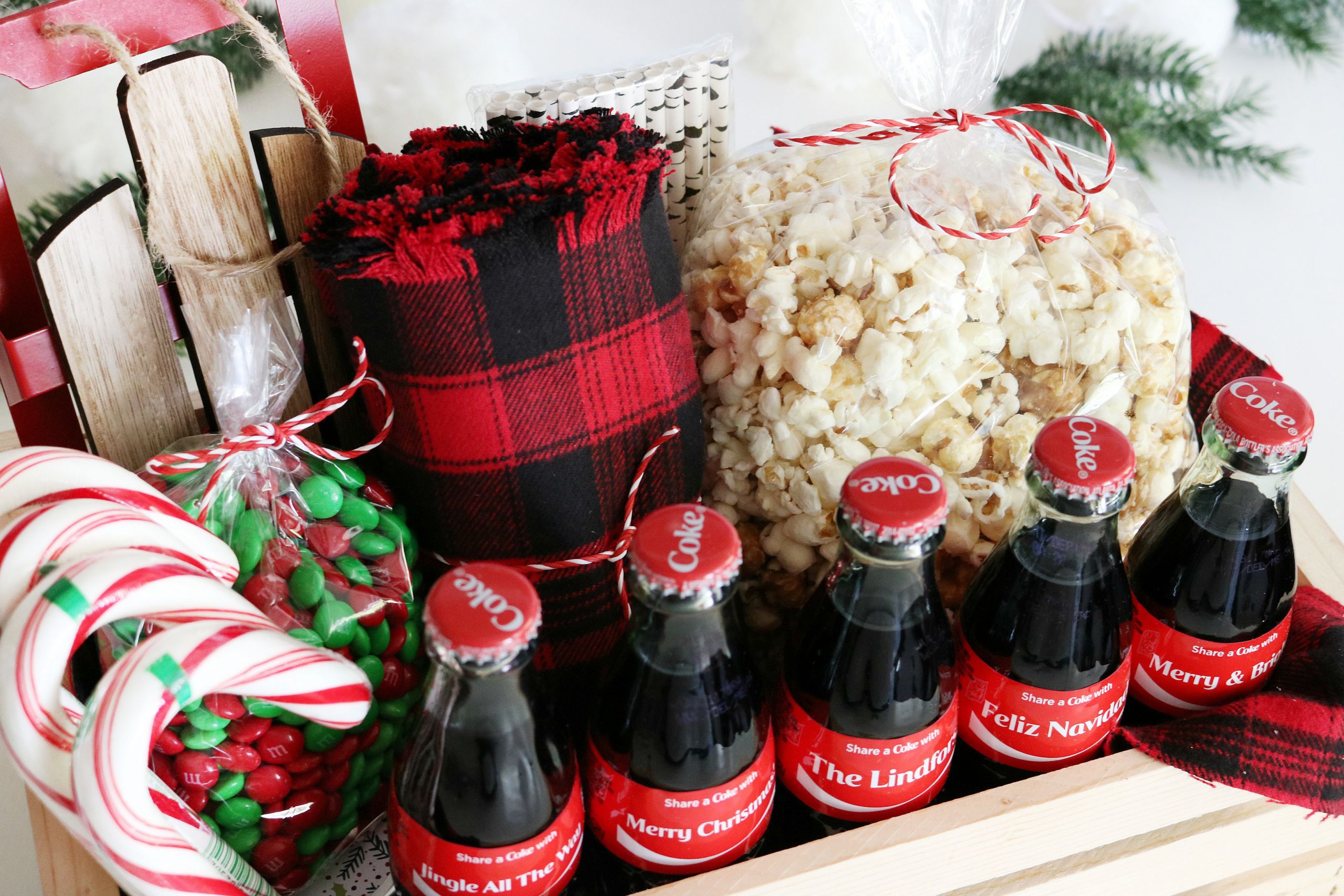 Gift Basket Ideas Christmas
 Coca Cola Christmas Gift Basket Idea Free Printable Tags