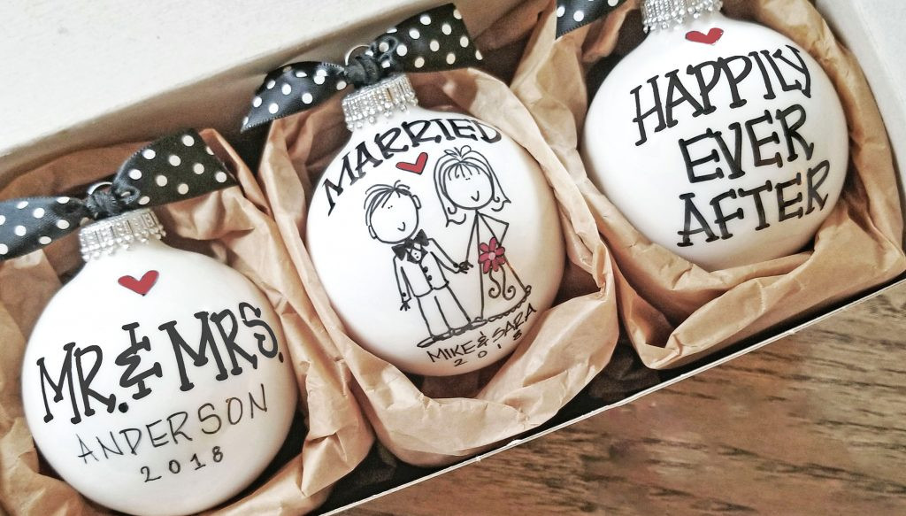 Gift Ideas For Wedding Couple
 Personalized DIY Wedding Gifts Ideas for Couples