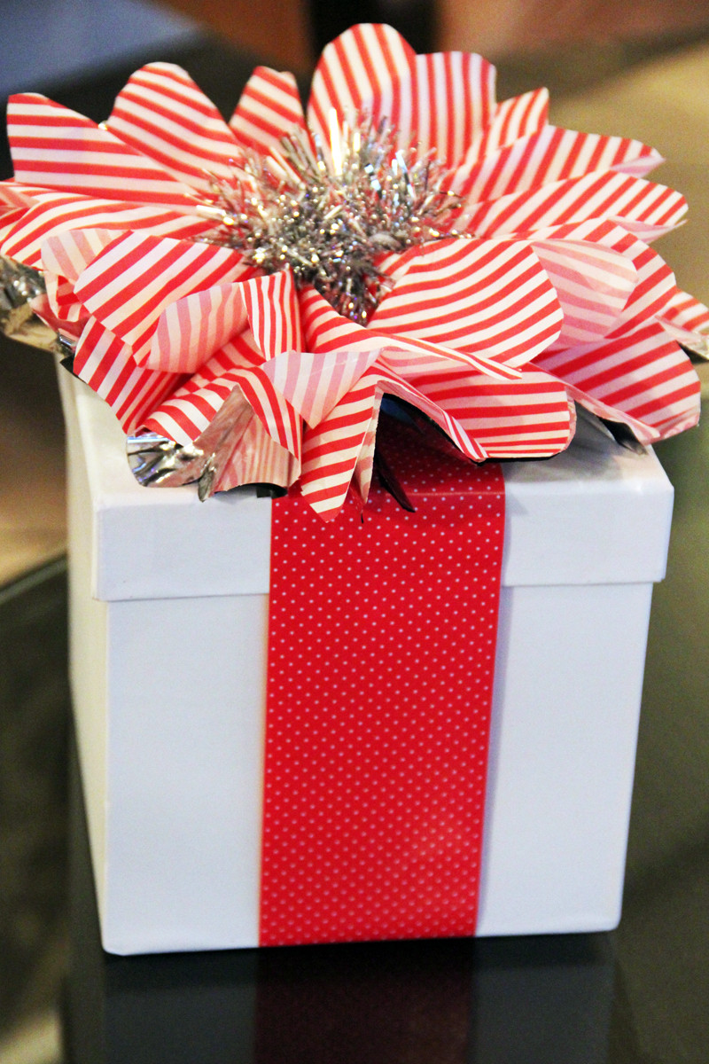 Gift Wrap DIY
 30 Festive Ways To Wrap Your Christmas Gifts