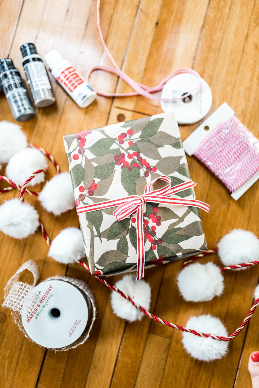 Gift Wrap DIY
 Holiday Gift Wrap DIY Ideas