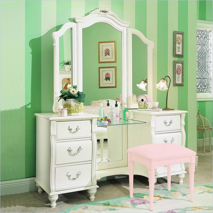 Girls Bedroom Vanity
 Bedroom Vanities A new Female s Best Buddy