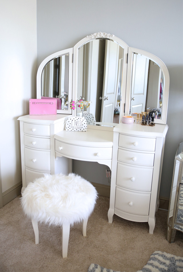 Girls Bedroom Vanity
 12 Glamorous White & Mirrored Bedroom Vanities & Makeup Tables