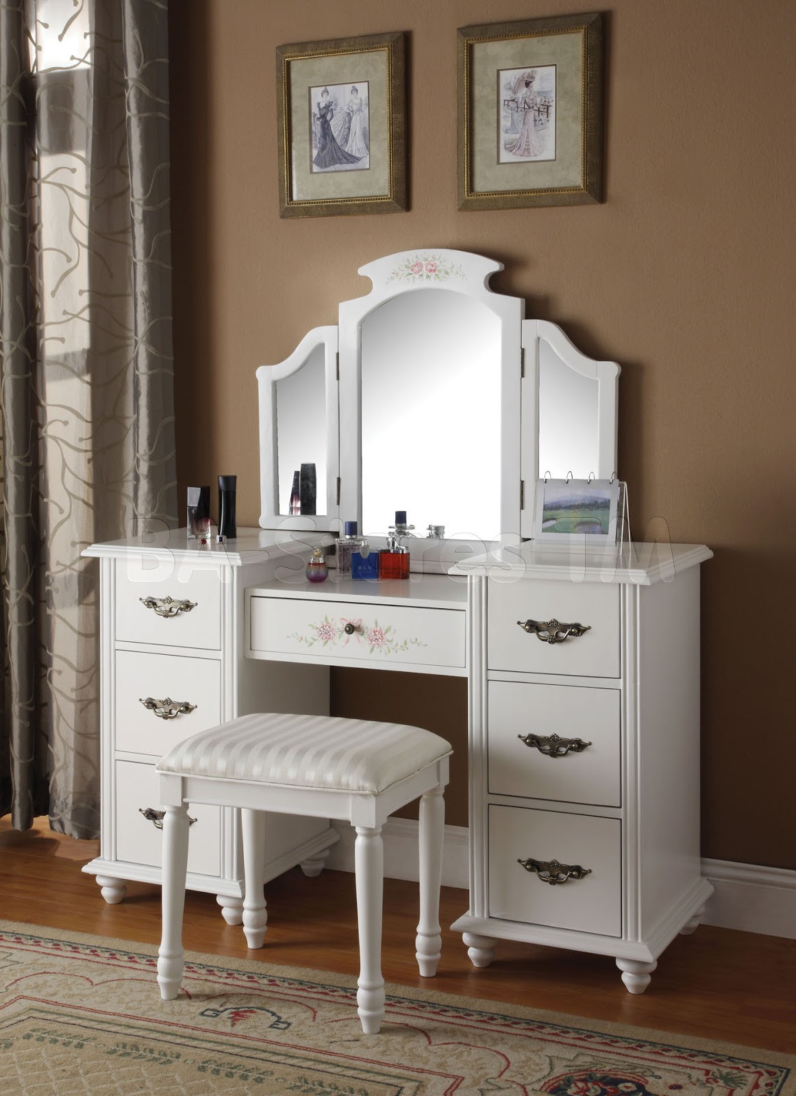 Girls Bedroom Vanity
 Bedroom Vanities A new Female s Best Buddy