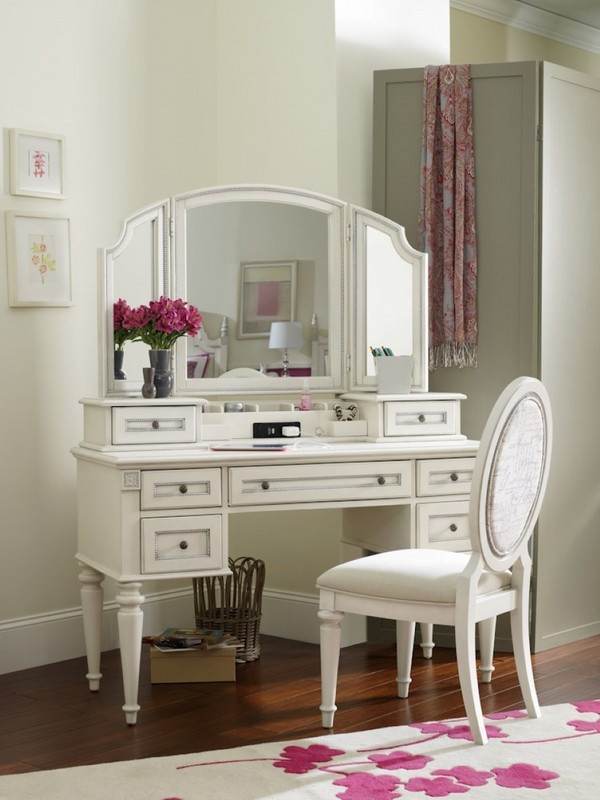 Girls Bedroom Vanity
 Vanity table with tri fold mirror – elegant bedroom