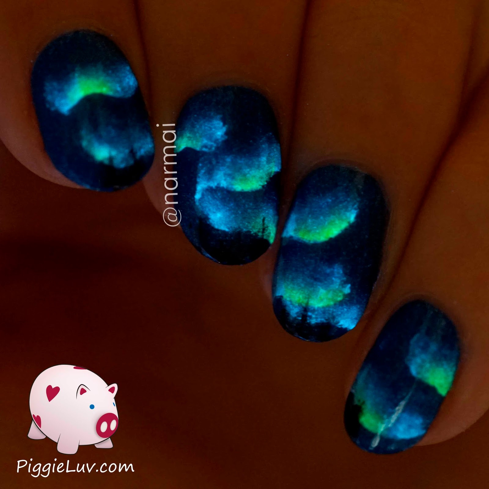 Glow In The Dark Nail Art
 PiggieLuv Aurora Borealis nail art glow in the dark