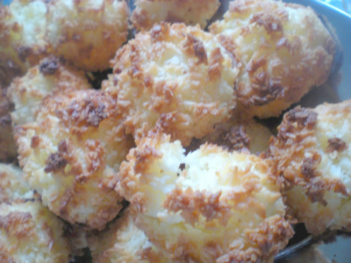 Gluten Free Coconut Macaroons
 Gluten free Coconut Macaroons