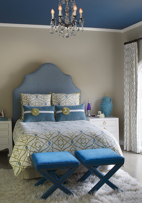 Gold Bedroom Paint
 15 Gorgeous Blue and Gold Bedroom Designs Fit for Royalty