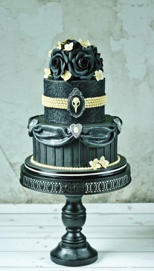 Gothic Birthday Cakes
 Beautiful Gothic Cake If for a wedding I could imagine