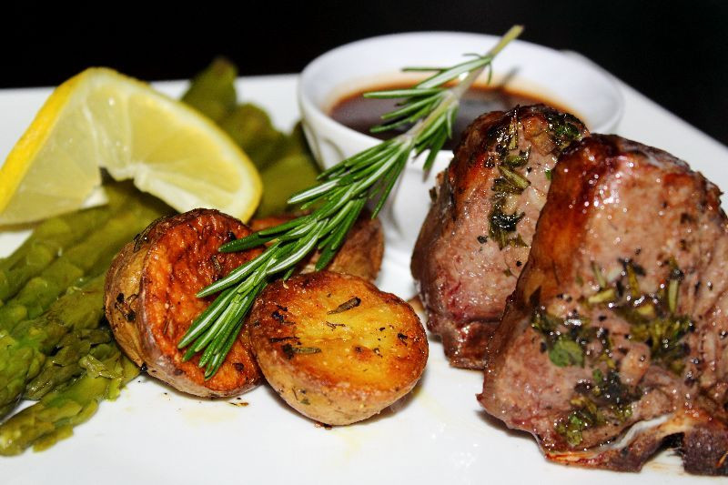 Gravy For Lamb Chops
 Rosemary Grilled Lamb Chops with Mint Gravy – My Wooden Spoons