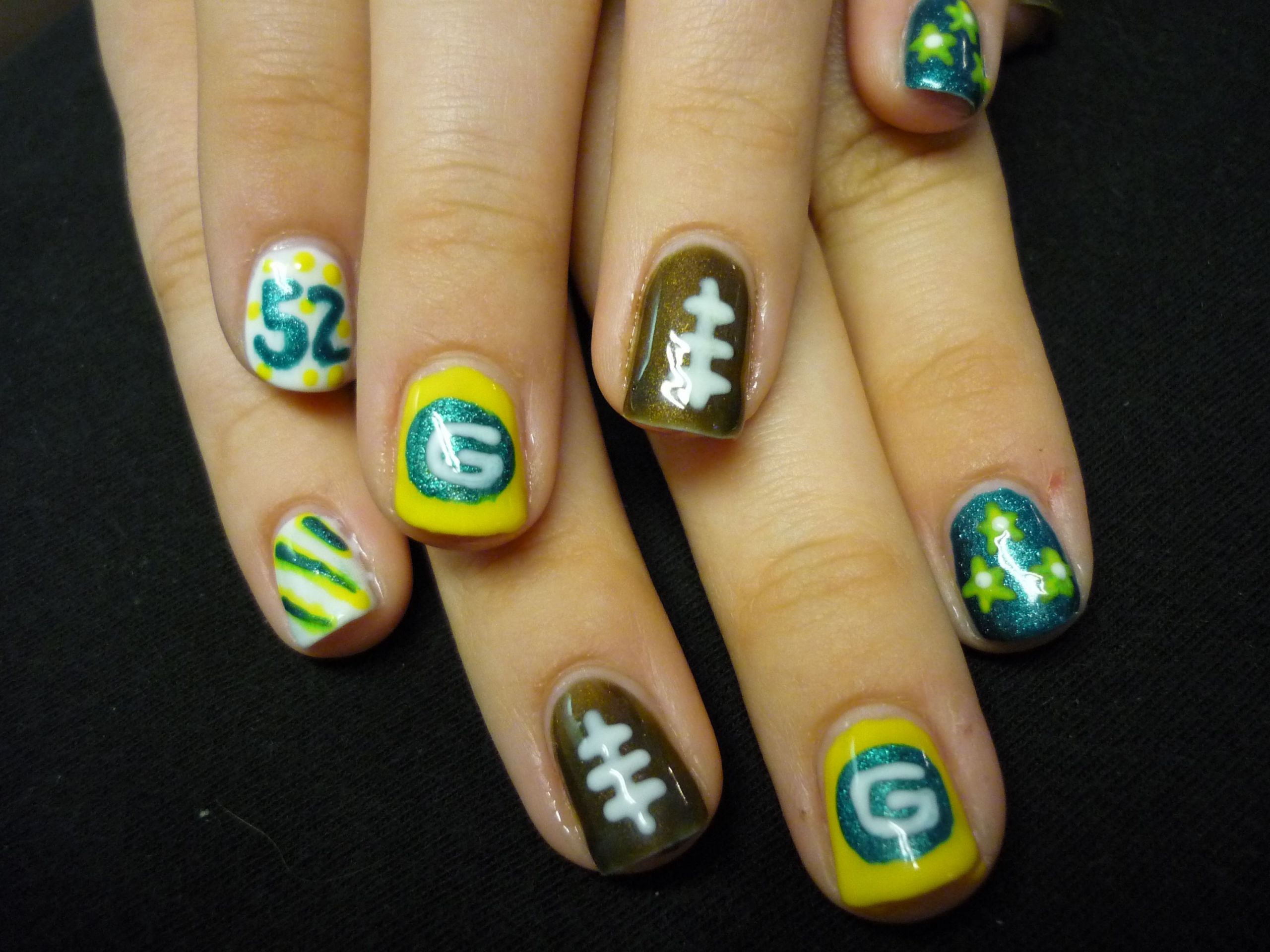 Green Bay Packers Nail Designs
 greenbay fans will love this