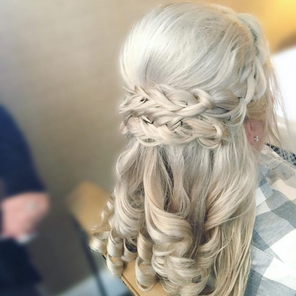 Hairstyles For Wedding Mother Of The Bride
 Mother of the Bride Hairstyles 25 Elegant Looks for 2019