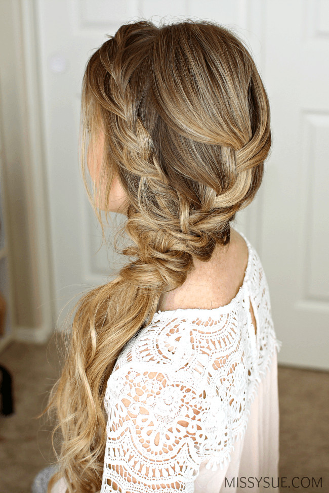 Hairstyles To The Side For Prom
 Braided Side Swept Prom Hairstyle