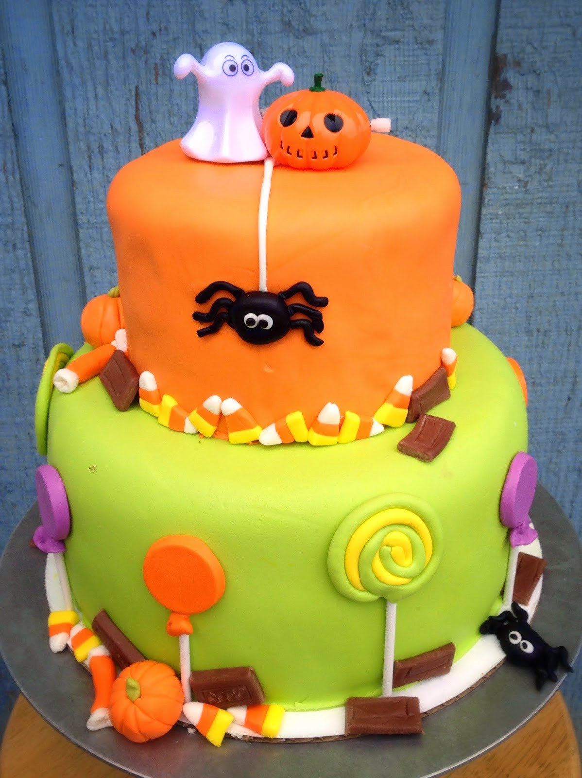 Halloween Birthday Cake Pictures
 Cakes and Cookies Twins Halloween Birthday cake